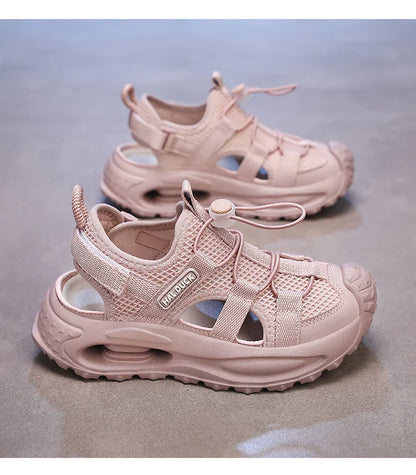 A pair of lightweight, soft, comfortable and casual sandals suitable for children's summer outdoor wear LR-D2508