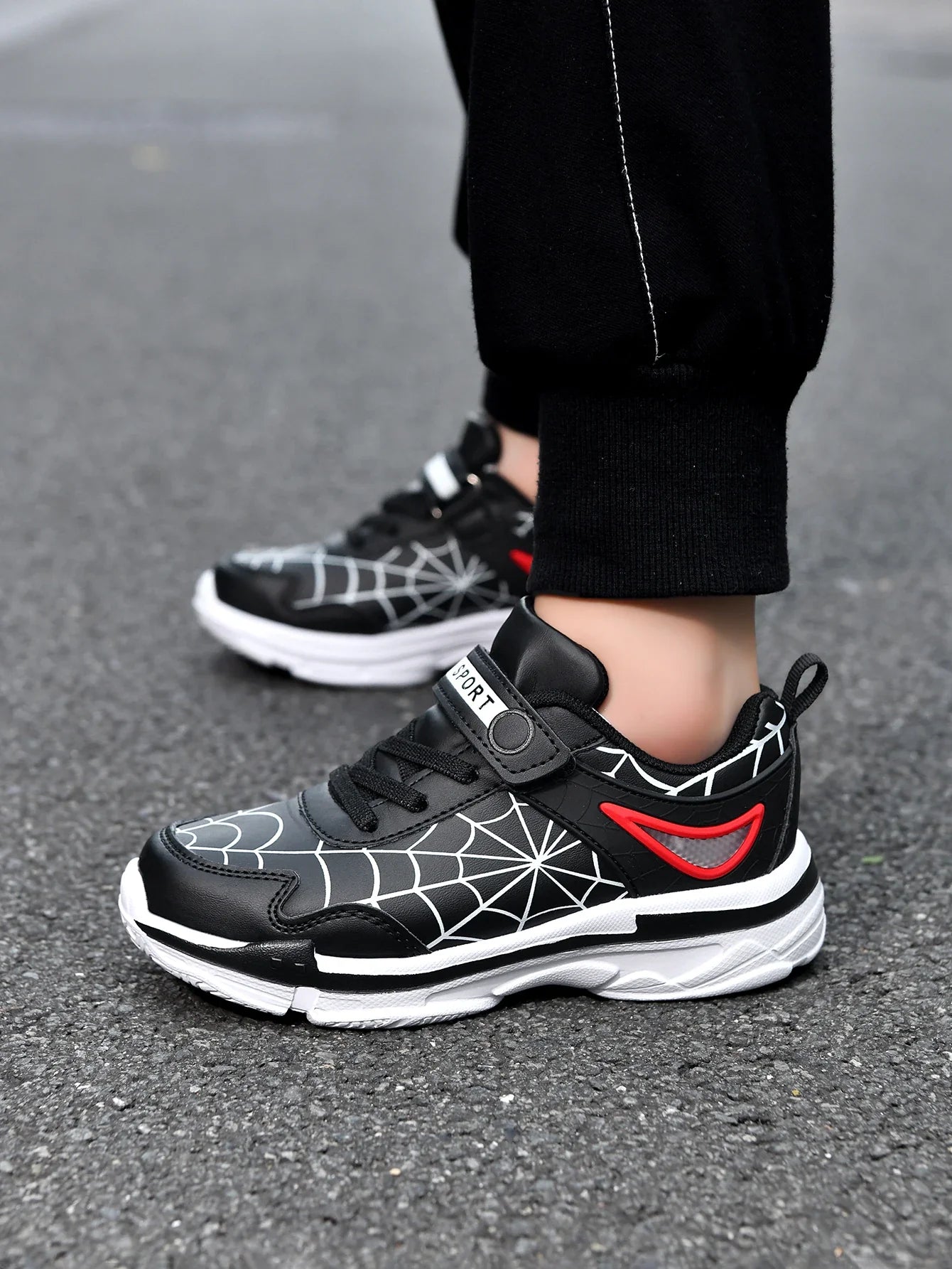 New children's shoes boys cartoon spider sneakers students casual light running shoes children's non-slip basketball shoes 26-38