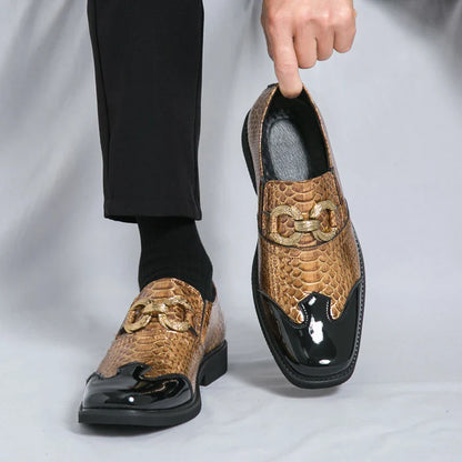 A man with a square-headed fish-scale patterned shiny leather shoe walked the runway in a formal business Derby groom's shoes
