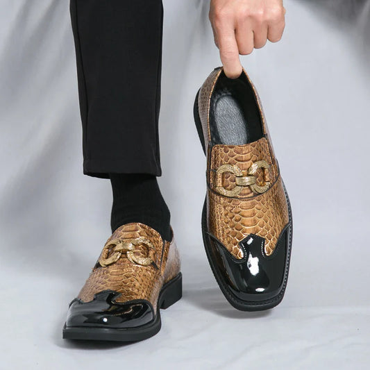 A man with a square-headed fish-scale patterned shiny leather shoe walked the runway in a formal business Derby groom's shoes