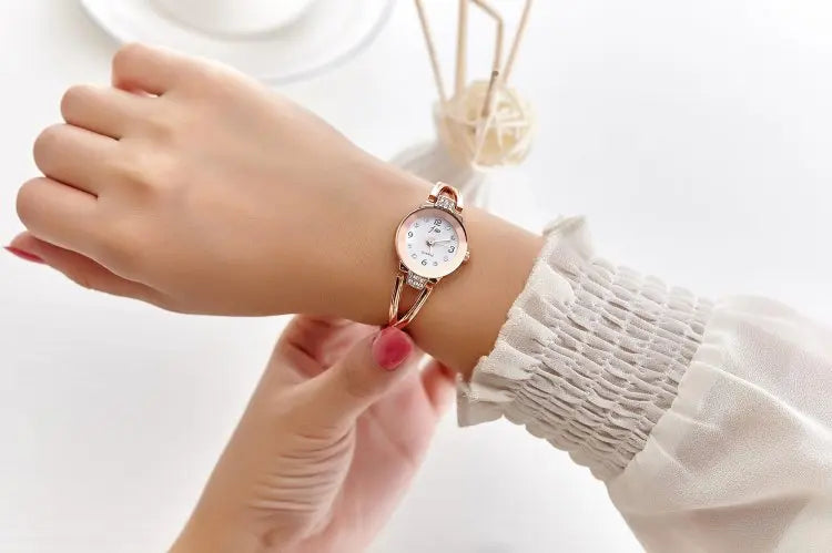 New Trendy Women Bracelet Watch Mujer Relojes Small Dial Quartz Leisure Popular Wristwatch Hour Female Elegant Watches