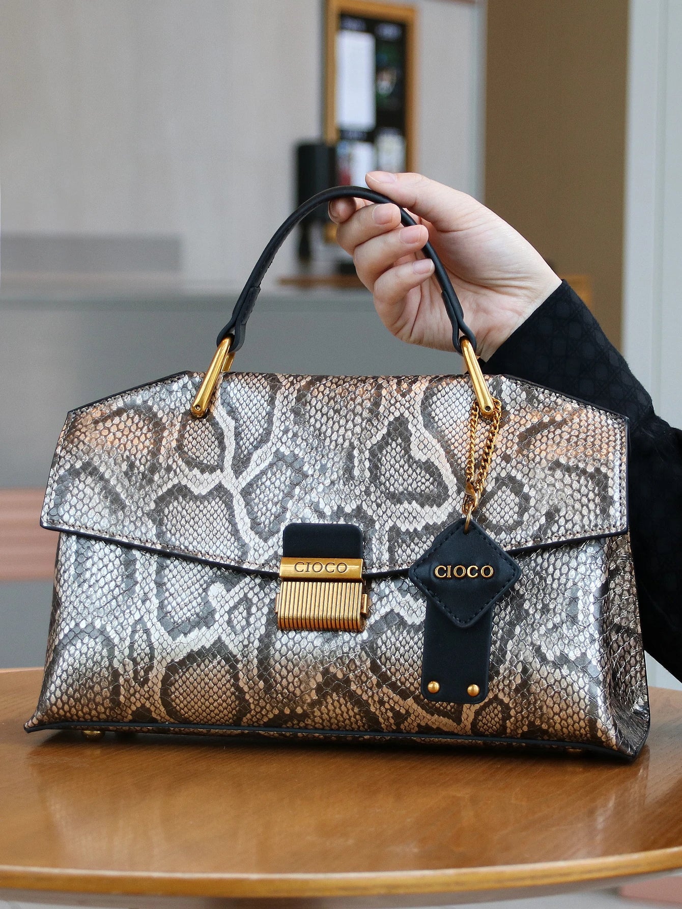2025 new retro blue snake-shaped high-grade handbag fashion luxury luxury handbag lightweight large-capacity one-shoulder messen