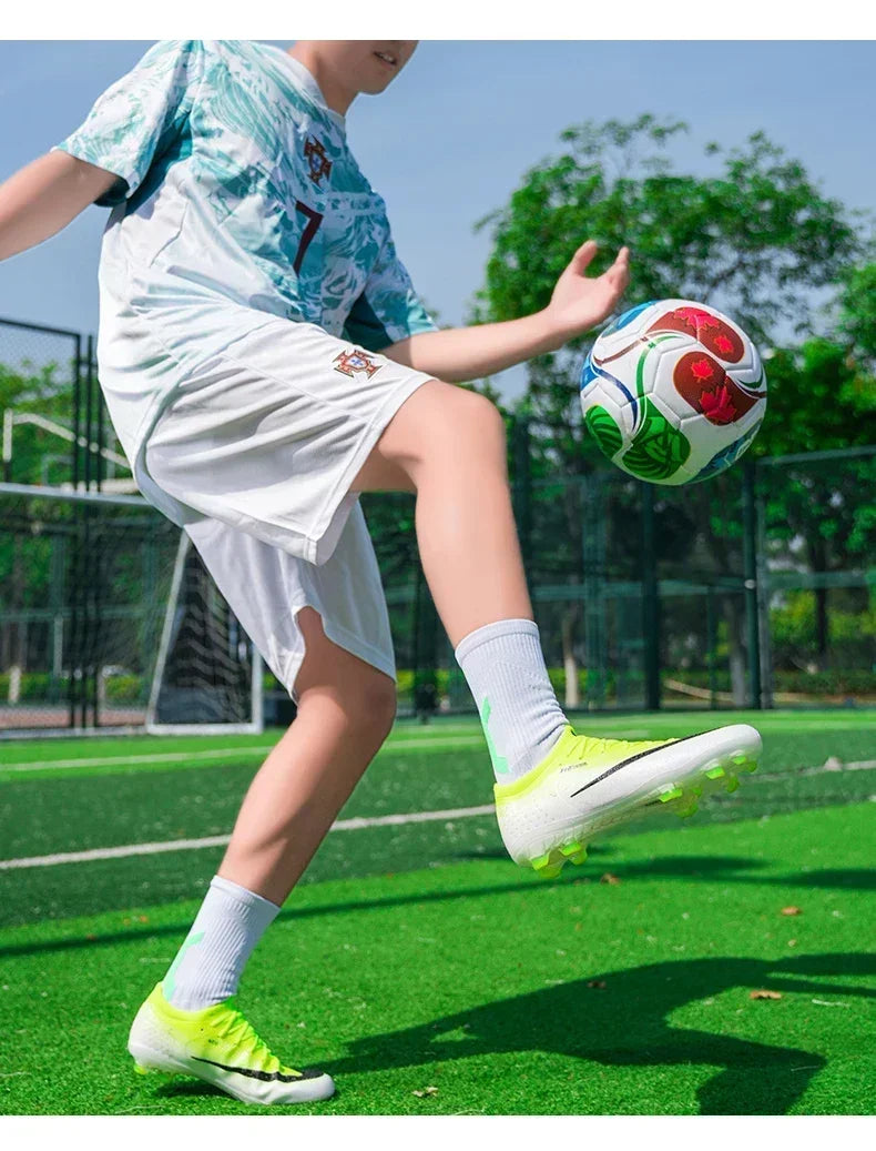 New Men Football Boots Futsal Cleats Unisex Soccer Shoes Hot Sale High-quality Professional Women Ultralight TF/FG Sneakers
