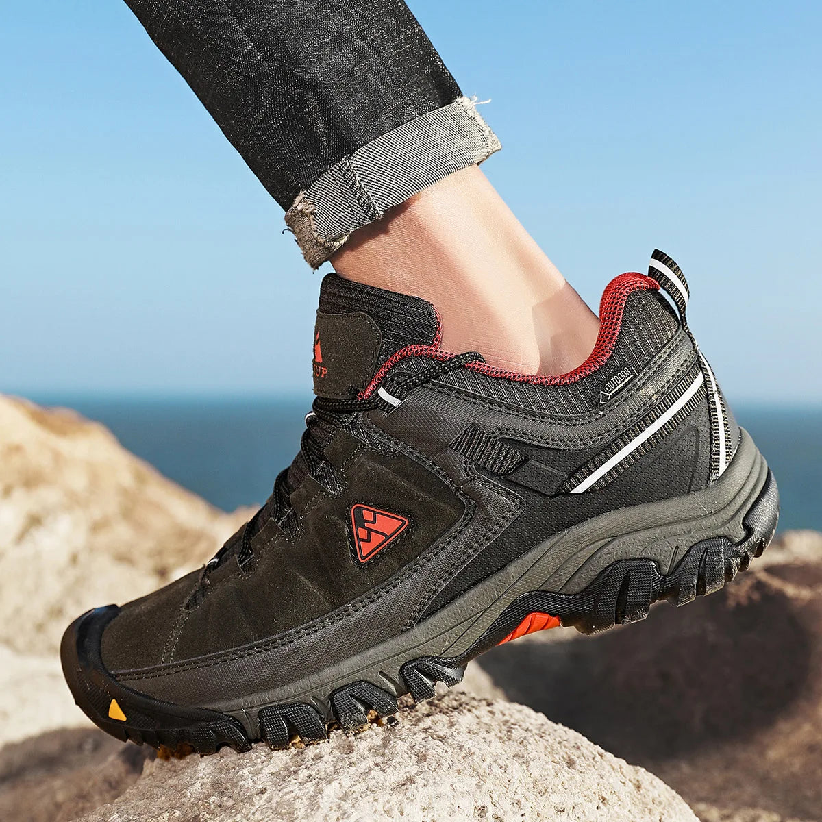 High Quality Men Hiking Shoes Durable Leather Climbing Shoes Outdoor Walking Sneakers Rubber Sole Factory Outlet