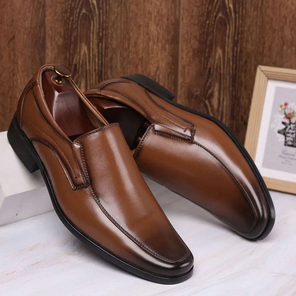 Sapatos femininos casuais de couro, sapatos masculinos sociais de tamanho grande, mocassins slip-on com bico quadrado, sapatos casuais de couro polido à mão