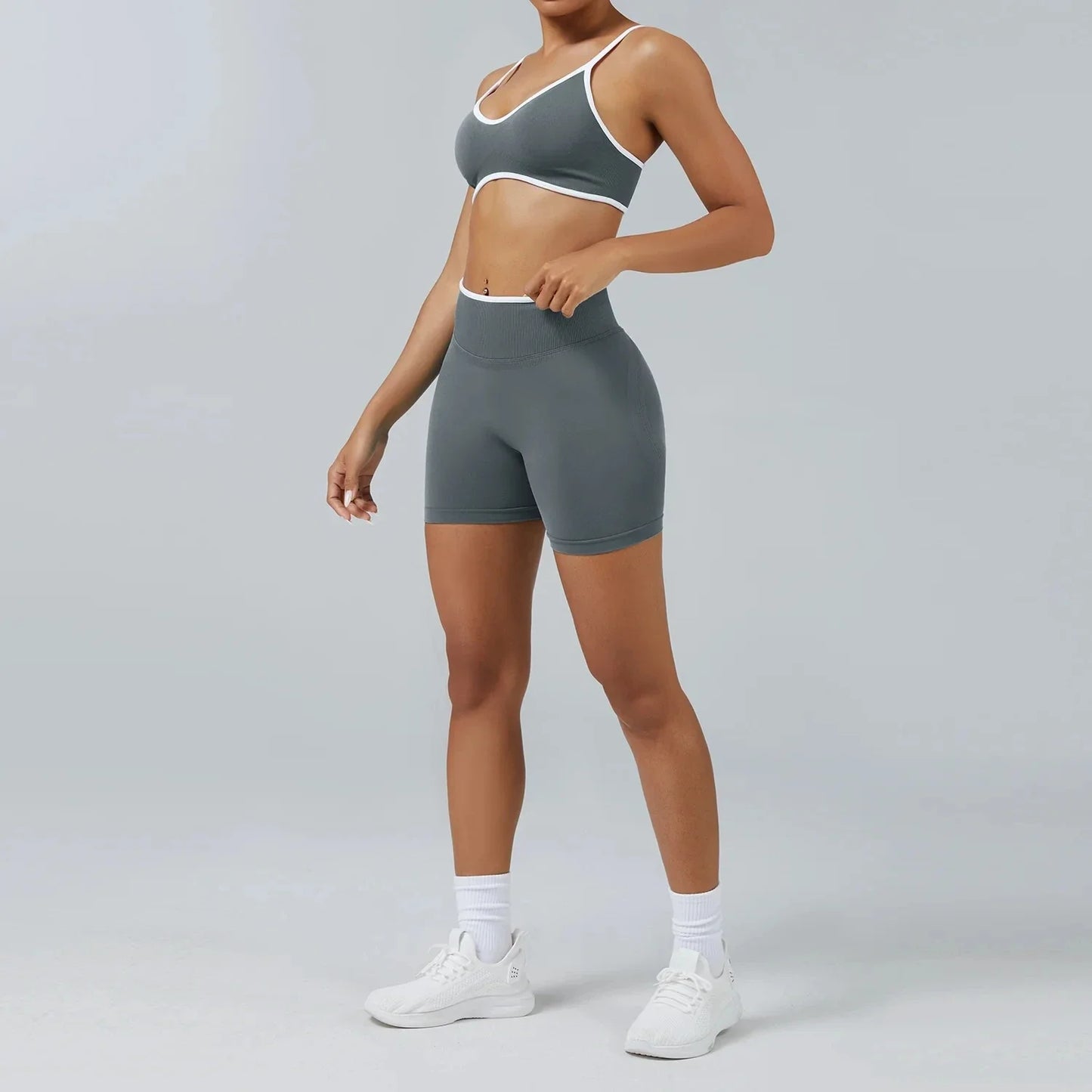 2PCS Yoga Suit Seamless with Chest Pad Tight Sports Bras and High Waist Shorts Outside Wear Running Exercise Fitness Yoga Set