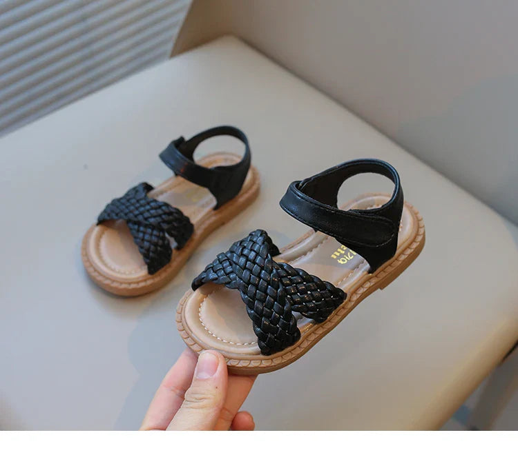 Toddlers Girls Sandals Kids Princess Beach Shoes 2026 Brand New Cross Tied Weave Style Fashion Children Summer Sandals Soft Cute