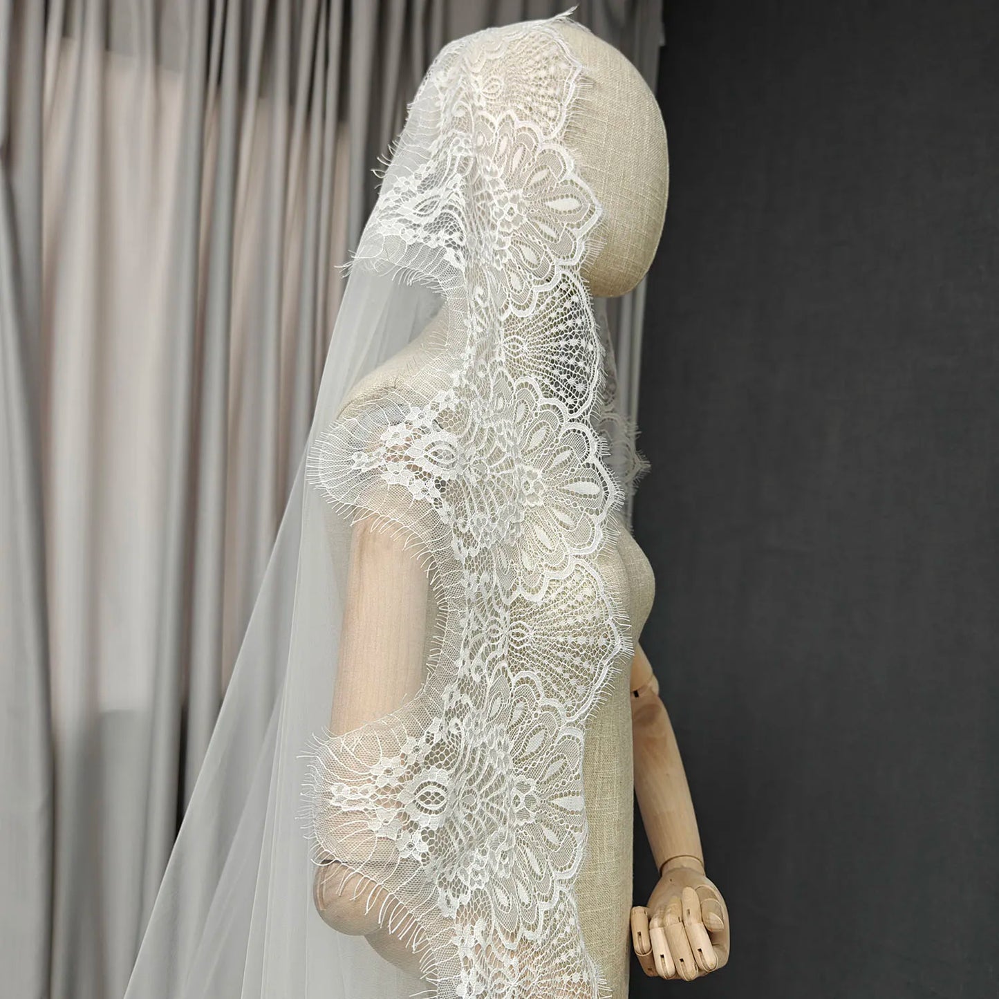 Customized Mantilla Veil with Wide Eyelash Lace, Ivory Chantilly Lace Wedding Veil with Hidden Comb, 2.5m/3m/3.5m/4m Long Veil