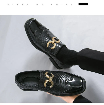 A man with a square-headed fish-scale patterned shiny leather shoe walked the runway in a formal business Derby groom's shoes