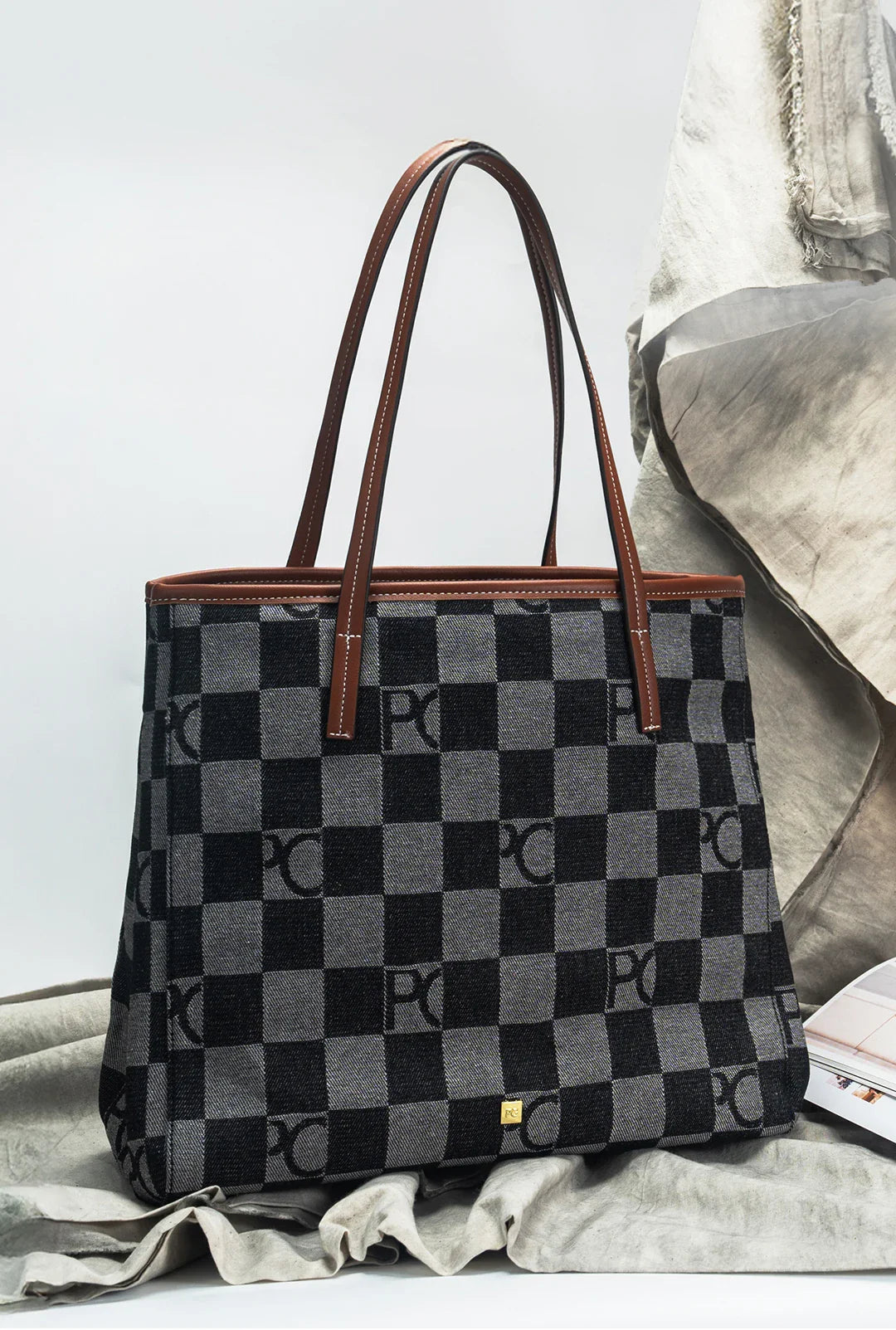 PG Women Shoulder Bag Retro Chessboard Design High End Versatile, Large Capacity Daily Travel Simple Practical Atmospheric Items