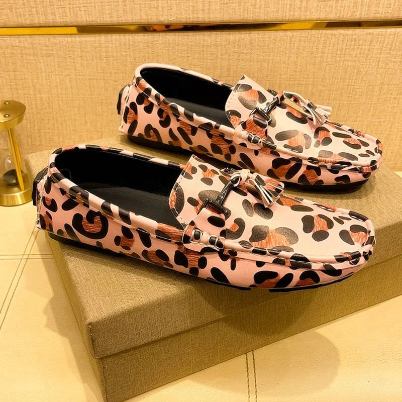 Sapatos Casuais Masculinos de Couro com Estampa de Leopardo Vermelho, Loafers Designer com Borlas, Sapatos Masculinos Confortáveis Slip-on, Sapatos de Condução Masculinos Tamanho Grande 48