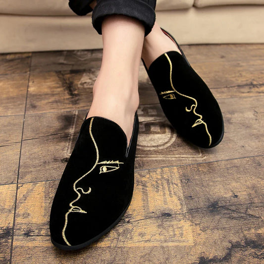 Sapatos masculinos de couro bordados foscos, versão coreana, combinam com tudo, sapatos de couro pontudos, sapatos casuais masculinos com personalidade