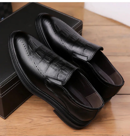 2026 Spring Autumn New Designer Brogue Shoes for Men Fashion Business Casual Shoes Male Solid Color Leather Shoe Loafers Man