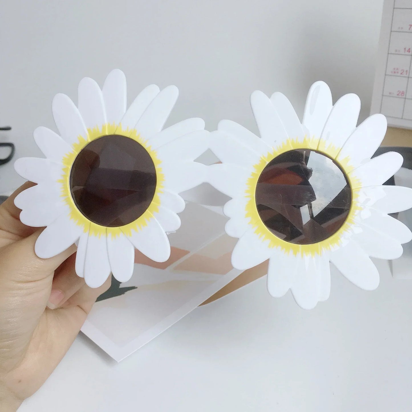 Sunglasses Little Daisy Shape Sun Glasses Funny Party Decorative Eyeglasses Plastic Gathering Picnic Photography Props