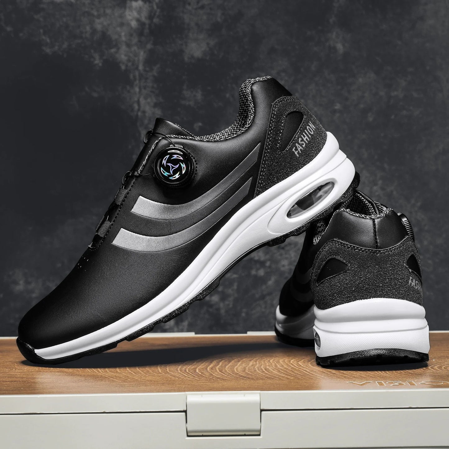 New Men's Fashion Casual sports shoes, Comfortable Hovershoe sole, Outdoor Leisure Walking cycling, Golf shoes, black and White