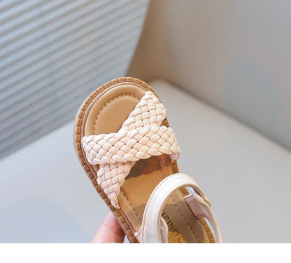 Toddlers Girls Sandals Kids Princess Beach Shoes 2026 Brand New Cross Tied Weave Style Fashion Children Summer Sandals Soft Cute