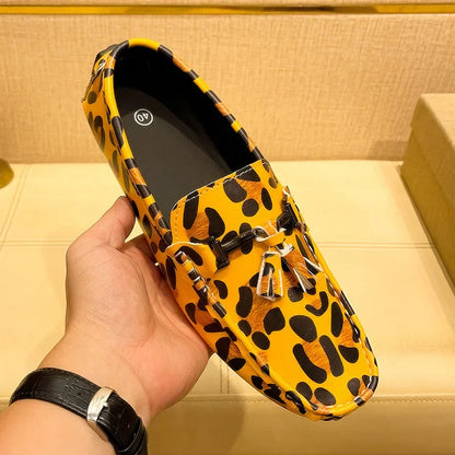 Sapatos Casuais Masculinos de Couro com Estampa de Leopardo Vermelho, Loafers Designer com Borlas, Sapatos Masculinos Confortáveis Slip-on, Sapatos de Condução Masculinos Tamanho Grande 48