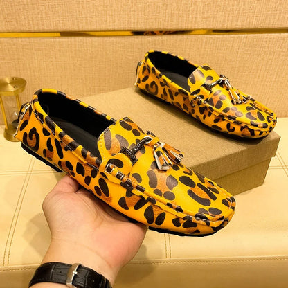 Sapatos Casuais Masculinos de Couro com Estampa de Leopardo Vermelho, Loafers Designer com Borlas, Sapatos Masculinos Confortáveis Slip-on, Sapatos de Condução Masculinos Tamanho Grande 48