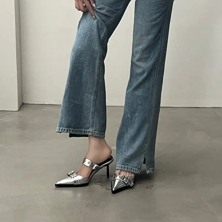 Sandálias Femininas Punk Gótica Metal Fivela Salto Alto Verão 2025 Bico Fino Prata Sapatos de Festa Moda Scarpins Femininos Tacones