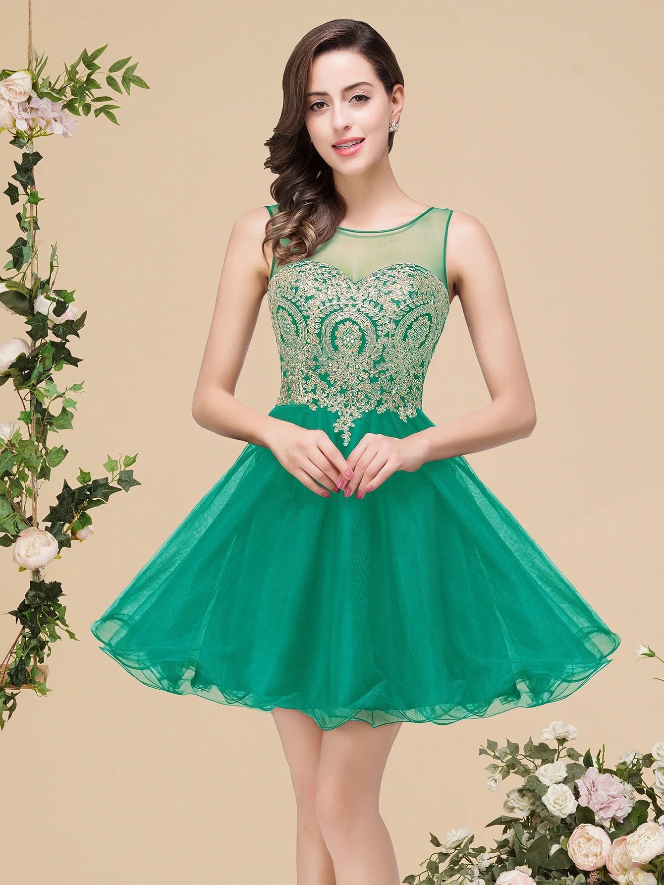 Vestidos Curtos Roxo de Baile com Apliques Dourados, Decote Ilusão A-Line, Mini Vestidos de Festa da Moda para Mulheres, Robe De Soirée