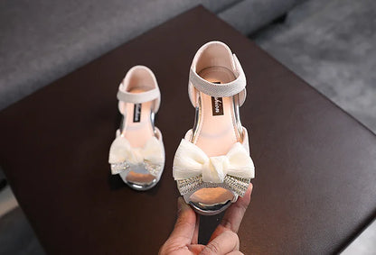 2026 New Children Sandals Rhinestone Bow Wedding Princess Girls Sandal Party Dance Baby Student Flats Kids Performance Shoes