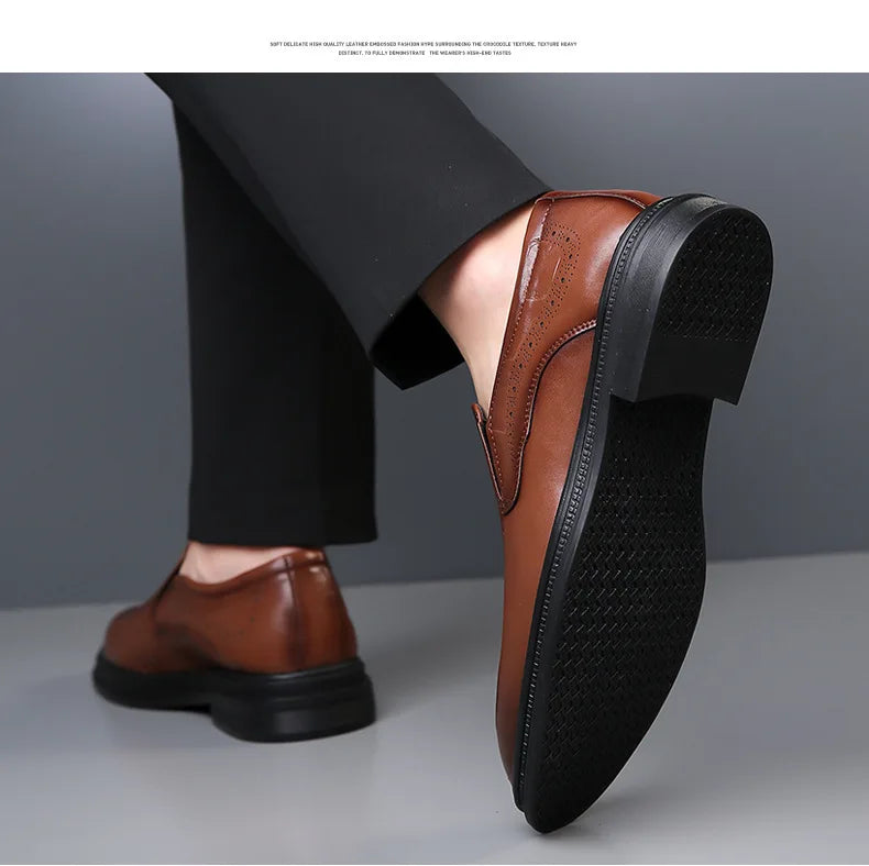 2026 Spring Autumn New Designer Brogue Shoes for Men Fashion Business Casual Shoes Male Solid Color Leather Shoe Loafers Man