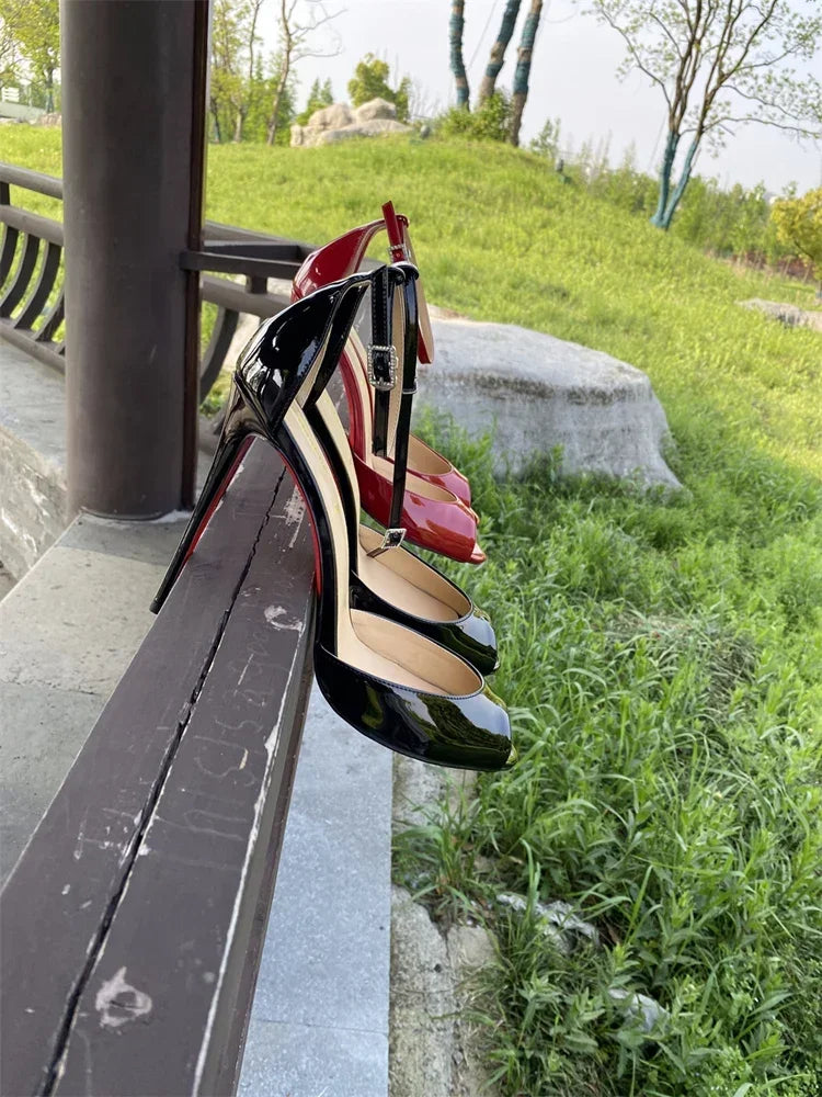 New one-piece fish mouth high-heeled shoes with slim heels hollow and stylish buckle straps and a versatile sandal with open toe