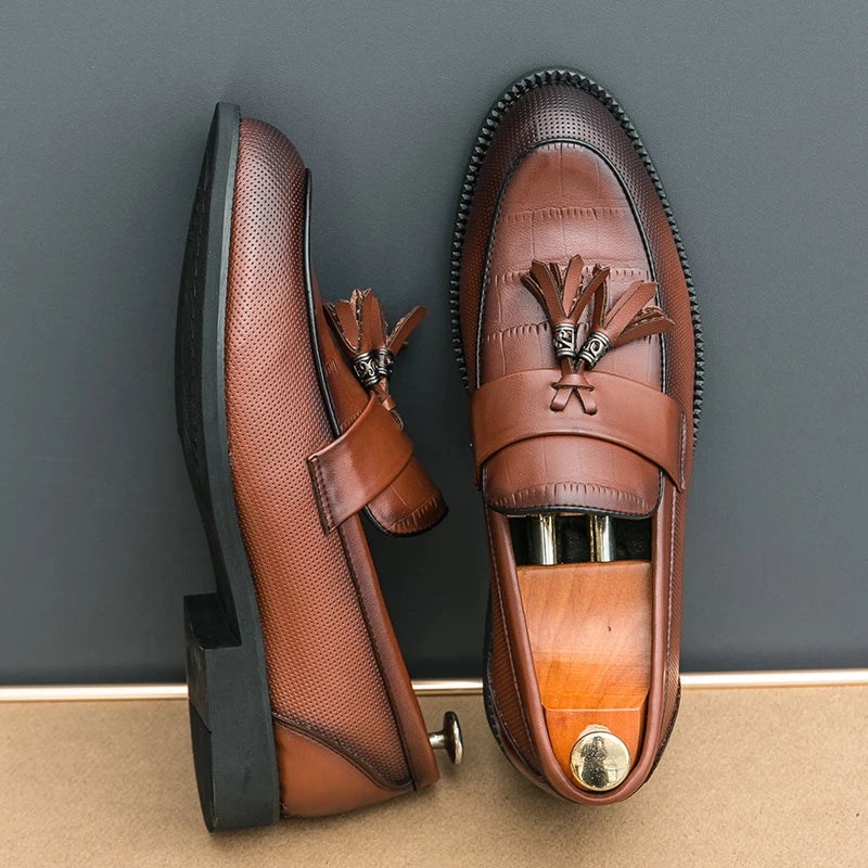 Mocassins Masculinos Sapatos Sociais de Couro de Luxo Respiráveis Sem Cadarço Sólidos Formais Casuais Sapatos Masculinos Designer Artesanais Mocassim