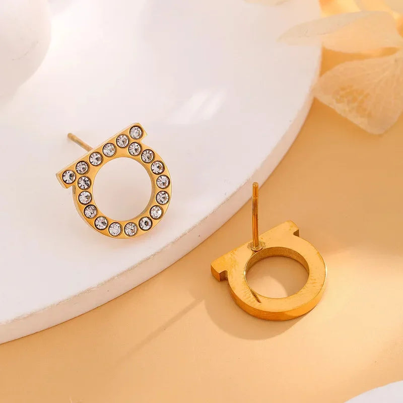 2Pcs of Simple and Luxurious D-shaped Stainless Steel Stud Eearrings Inlaid Sparkling Cubic Zircon Ear Piering Jewelry