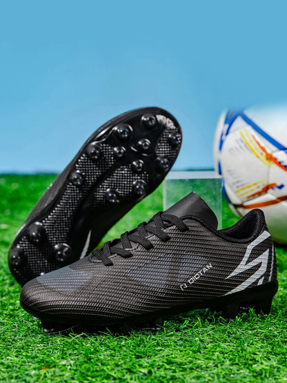Low-top, soccer shoes, unisex, TF and FG, slip-resistant and wear-resistant, available in 3 colors. Sole spikes Not above ankle