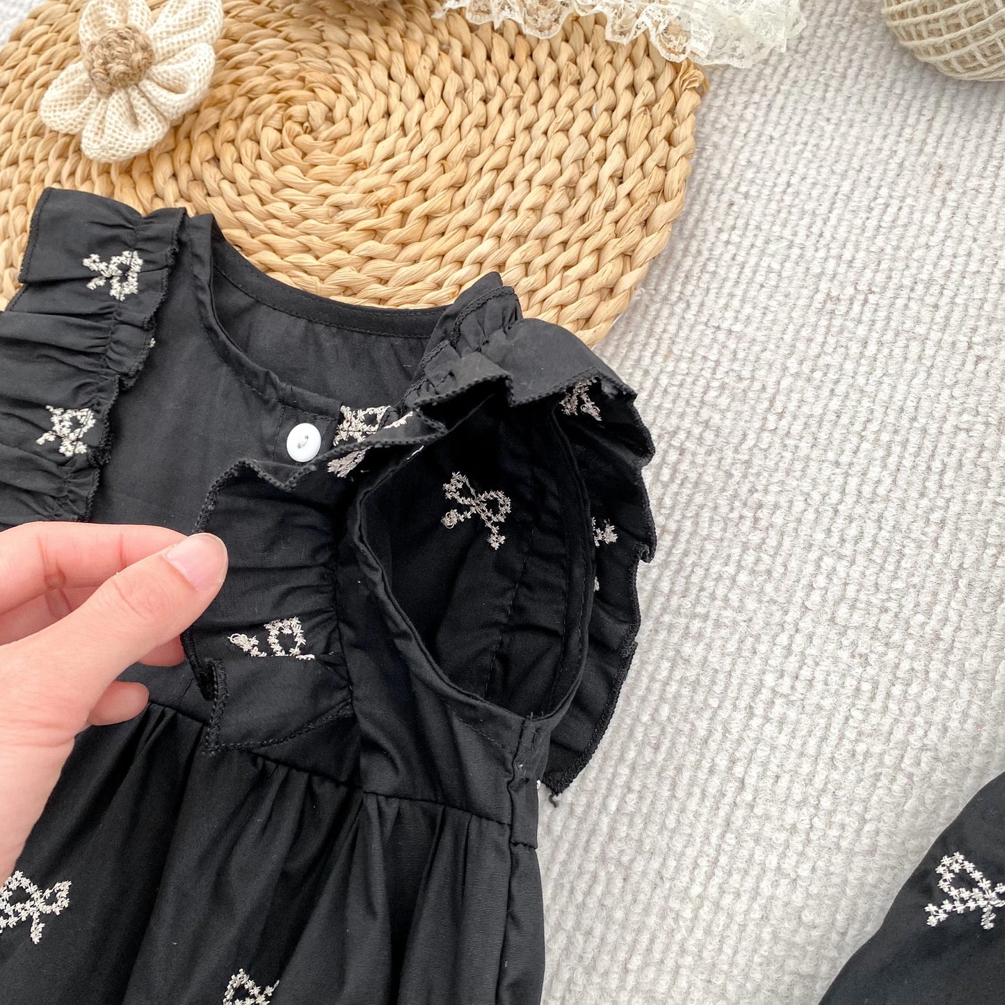 Summer Girls Dress Children's Clothing Bow Embroidered Flower Collar Girl's Dress Cartoon Printed Flying Sleeves Princess Dress