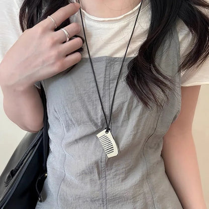 Personality Temperament Comb Pendant Necklace for Women 2024 Trend New Delicate Design Jewelry Fashion Accessories