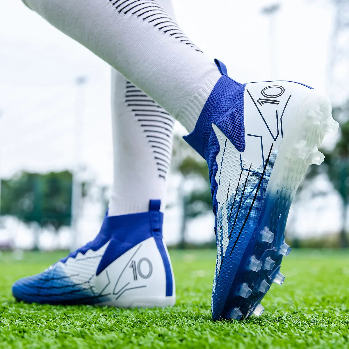 New summer anti-skid and wear-resistant long stud football shoes for men and women, for outdoor training