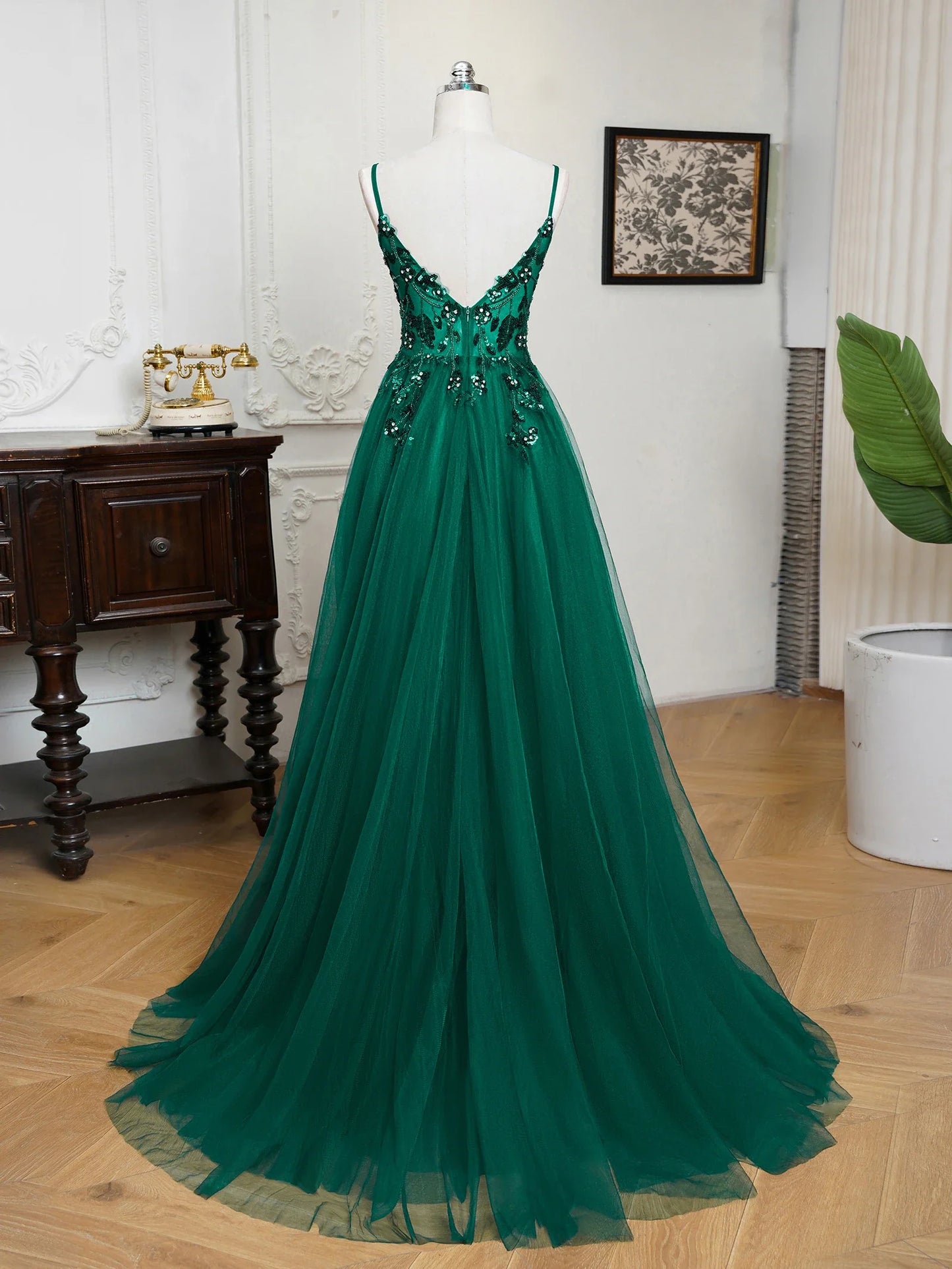 Sexy Maxi Train Evening Dresses Spaghetti Straps V-Neck Sequin Appliques Backless Prom Dress Tulle A-Line High Split Sling Gowns