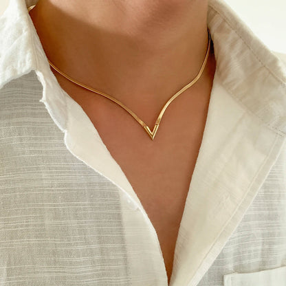 Fashion Simple Flat Snake Clavicle Chain Necklace Men Creative V Shape Pendant Choker Party Jewelry Accessories Gifts
