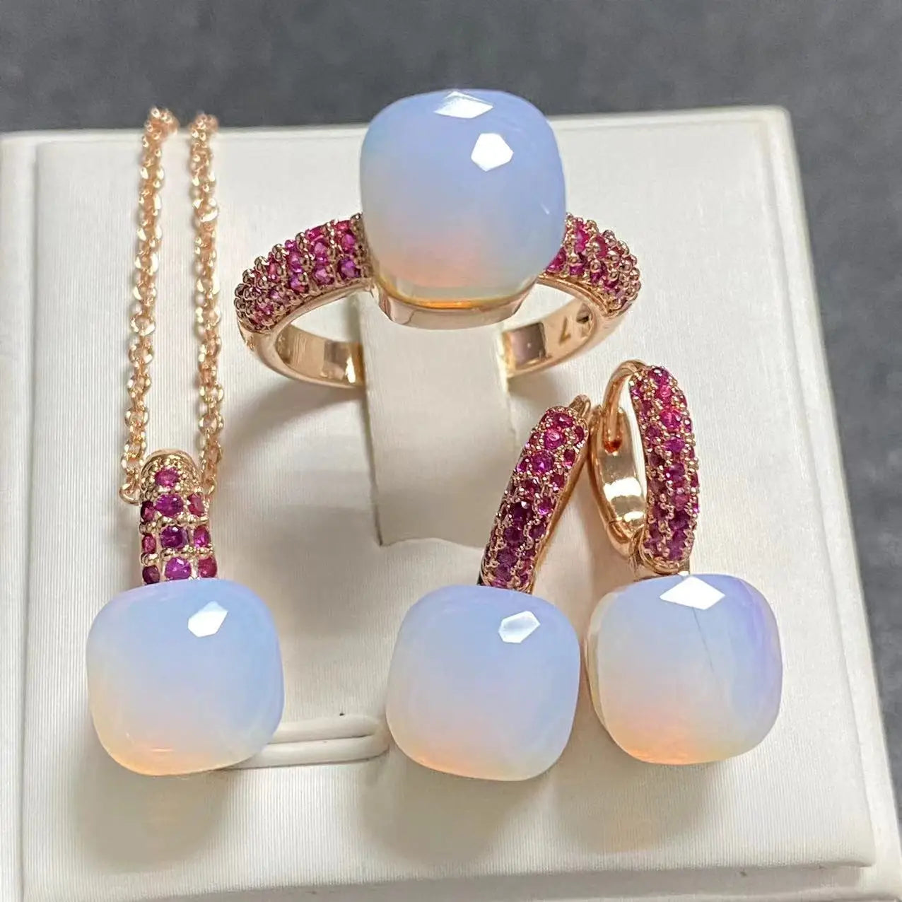 Conjunto de Joias Femininas 3 Peças - Anel, Brincos e Colar Banhados a Ouro Rosé com Zircônia Roxa Incrustada