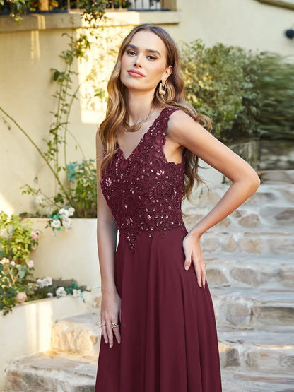 Vestido de festa de casamento em azul marinho com chiffon, renda, bordado, decote em V, cristal, sem mangas, elegante, formal, para madrinha de casamento