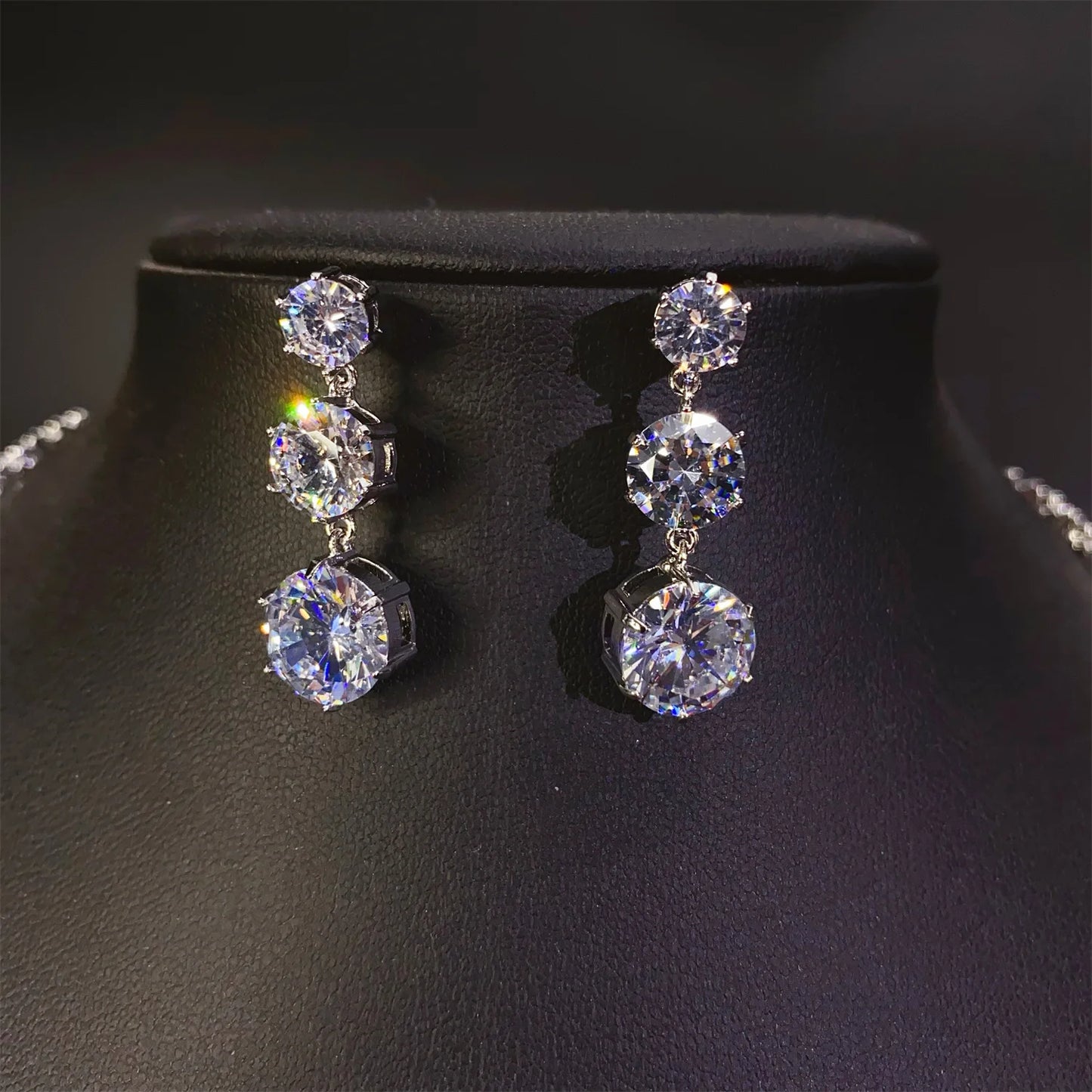 Jewelry Set with Round-Cut Necklace and Dangle Earrings Elegant Sparkling Bridal Accessories for Banquets Wedding
