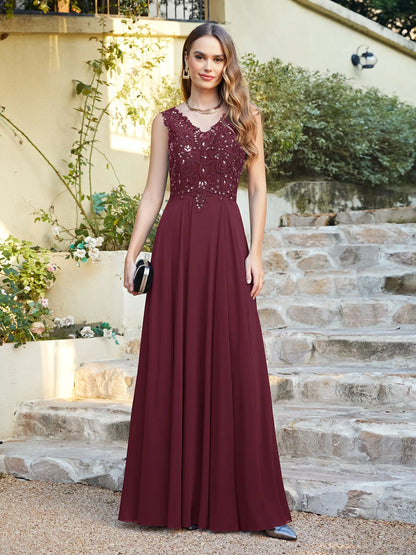 Vestido de festa de casamento em azul marinho com chiffon, renda, bordado, decote em V, cristal, sem mangas, elegante, formal, para madrinha de casamento