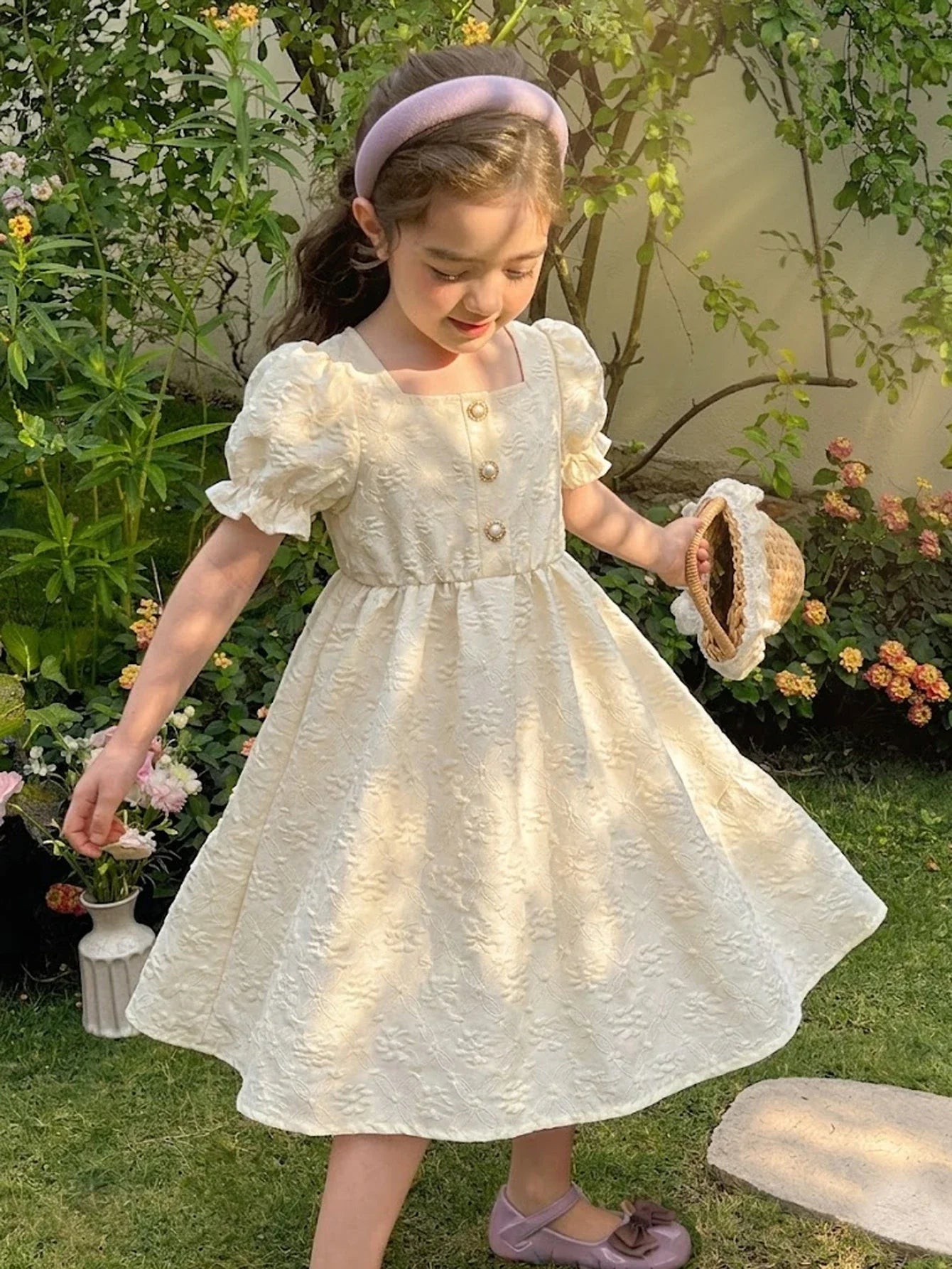 Girls' summer jacquard square neck dress with bubble sleeves, fashionable and sweet pearl buttons, half open collar