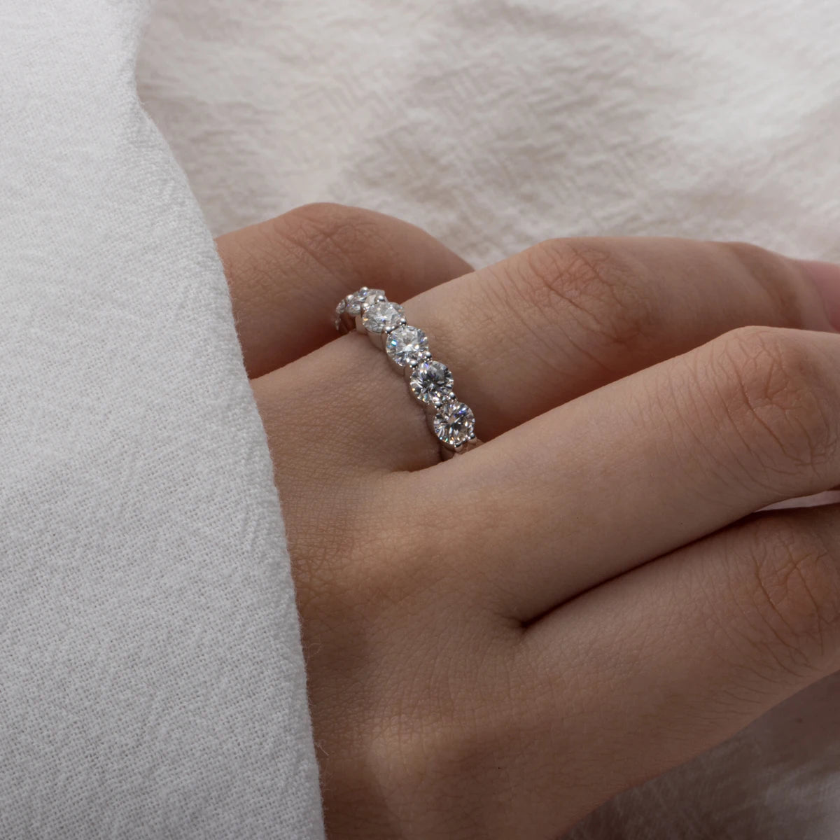 4mm 1.5cttw Moissanite Wedding Bands 925 Sterling Silver Half Eternity Bezel Rings for Women Jewelry Wholesale