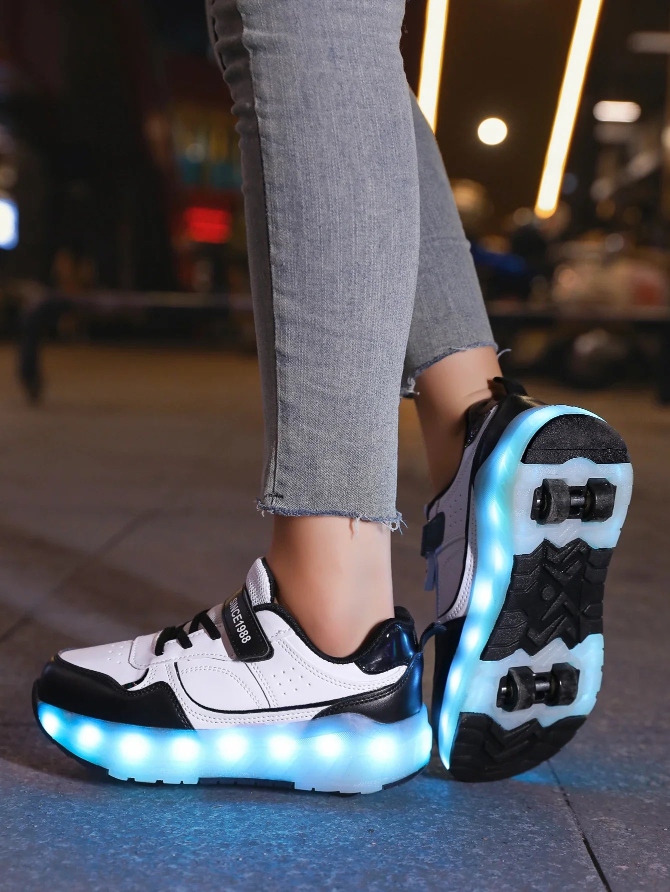 Popular and fashionable children's and teenagers' walking shoes upgraded version enhances stability, detachable dual-use sports