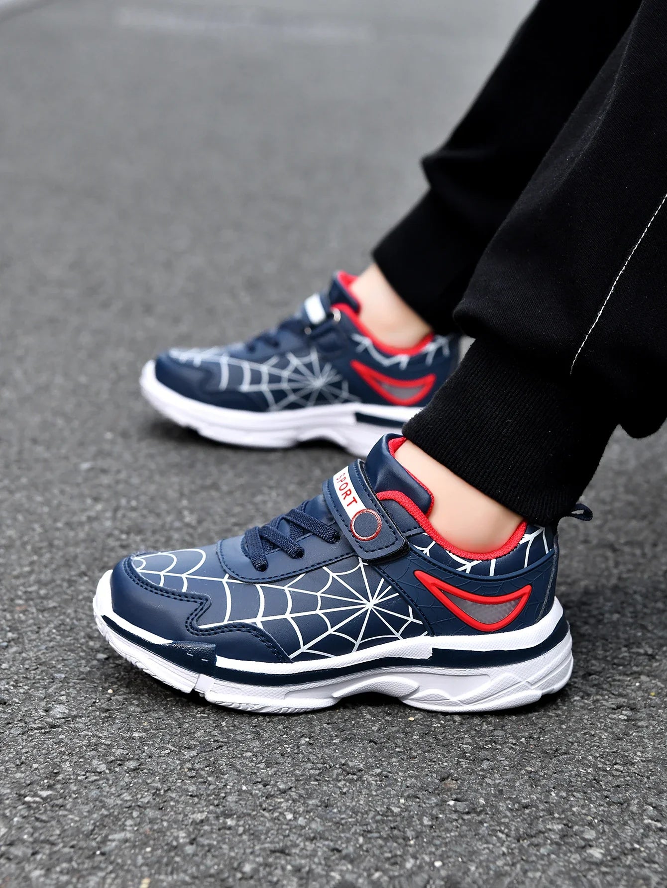New children's shoes boys cartoon spider sneakers students casual light running shoes children's non-slip basketball shoes 26-38