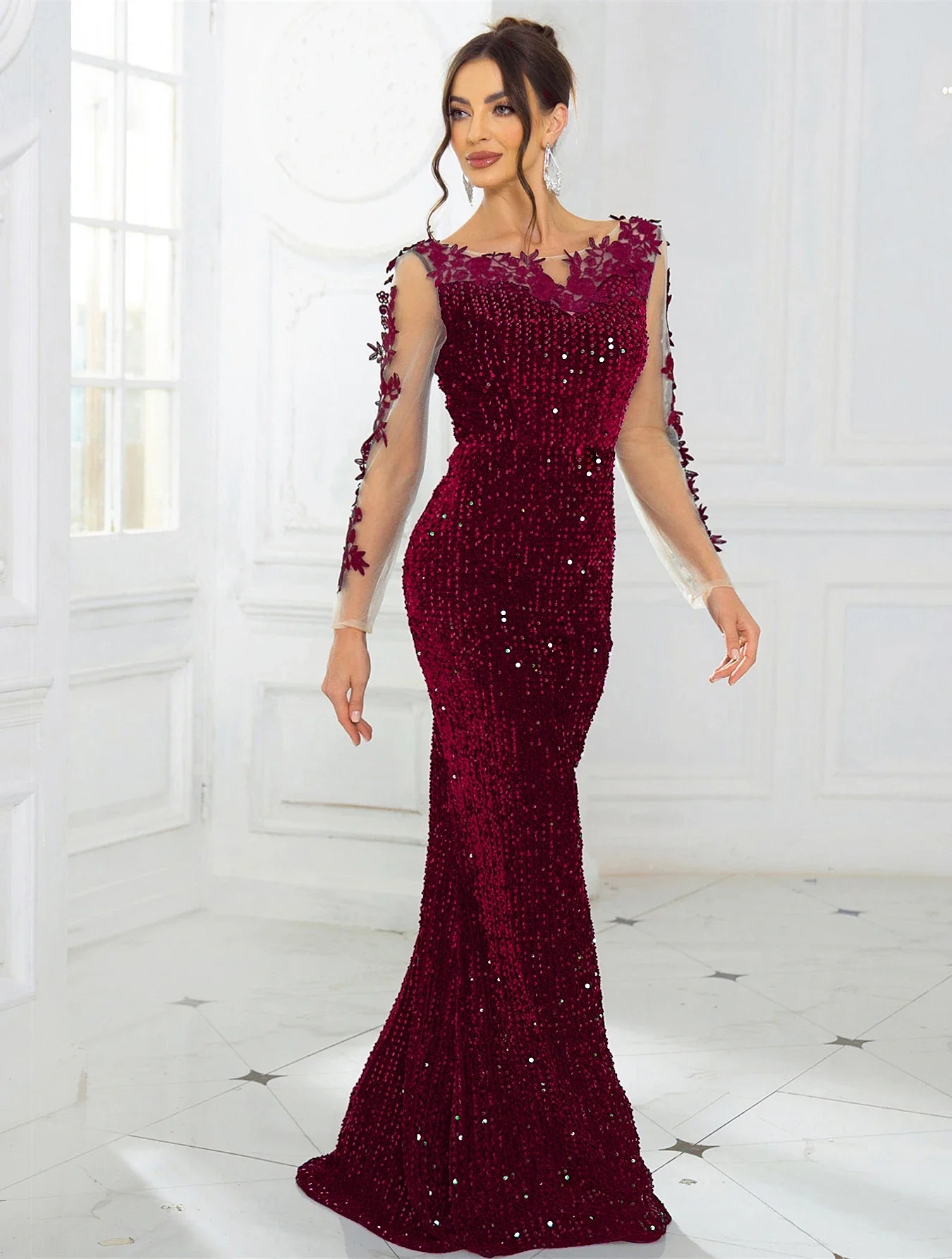 Vestido Longo Elegante de Noite em Veludo com Renda e Paetês, Costas Abertas, Vazado, Manga Comprida, para Formatura e Festa de Casamento