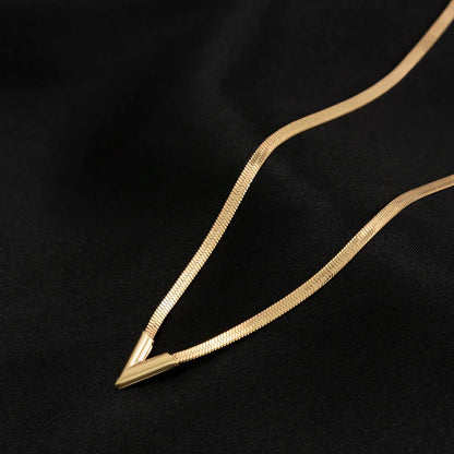 Fashion Simple Flat Snake Clavicle Chain Necklace Men Creative V Shape Pendant Choker Party Jewelry Accessories Gifts