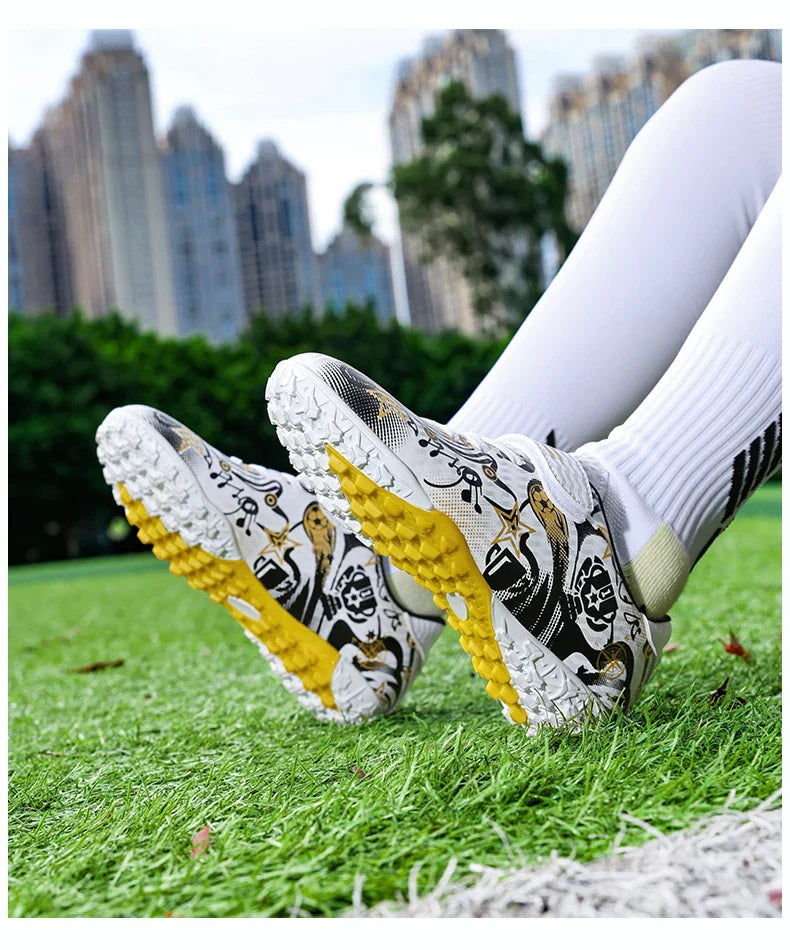 New Youth Soccer Shoes Kids Football Boots Professional Training Non-Slip Indoor Outdoor Futsal Cleats Sneakers Breathable 28-39
