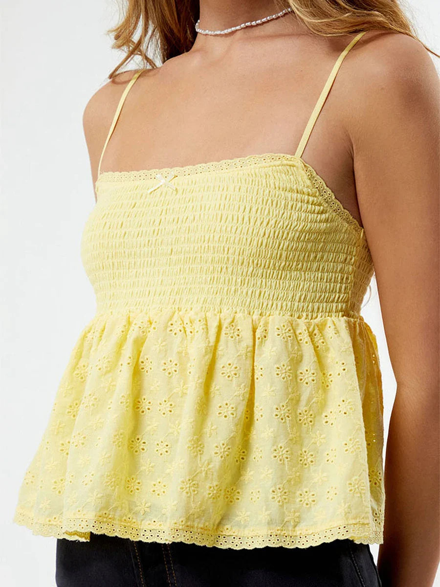 Women Eyelet Lace Trim Smocked Ruffle Cami Sleeveless Tank Top 2024 Summer Square Neck Spaghetti Strap Pleated Peplum Shirt y2k