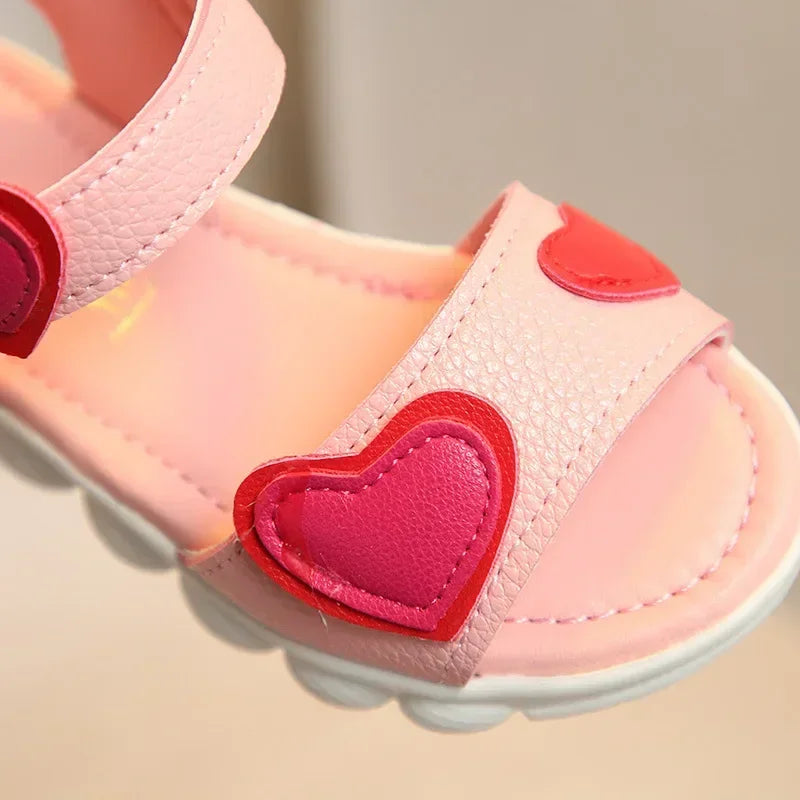 Lovely Heart Shape Children Sandals for Girls 2026 Summer Open Toe Sandals Kids Girls New Arrival Baby Girl Beach Shoes I03123