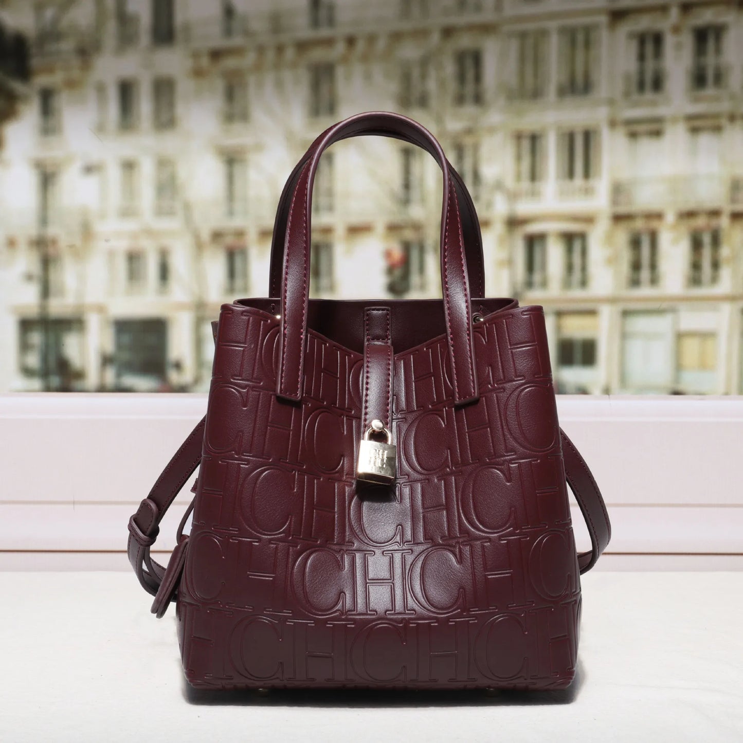 Large Capacity Handbag Luxury Brand Temperament Letter Print with Lock Design 2025 Trendy Women's Crossbody Bag