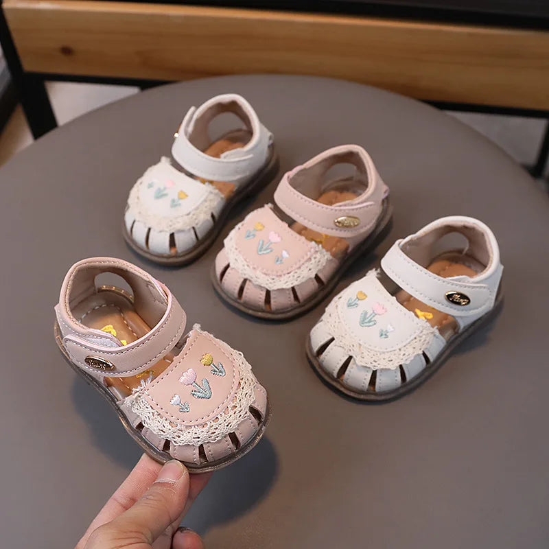Platform Sandals Retro Children's Shoes Fashion Flroal Sandals for Baby Girl Beach Shoes Beautiful School Kids Shoe Girls H06019